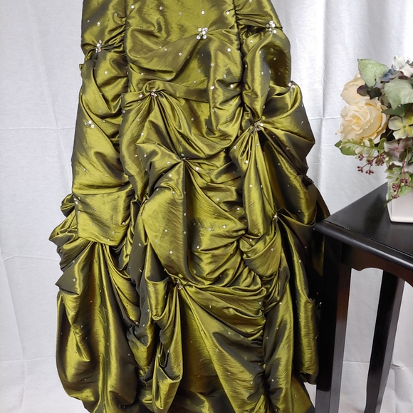 Maggie Sottero Ball Gown 2 - Picture 3 of 8